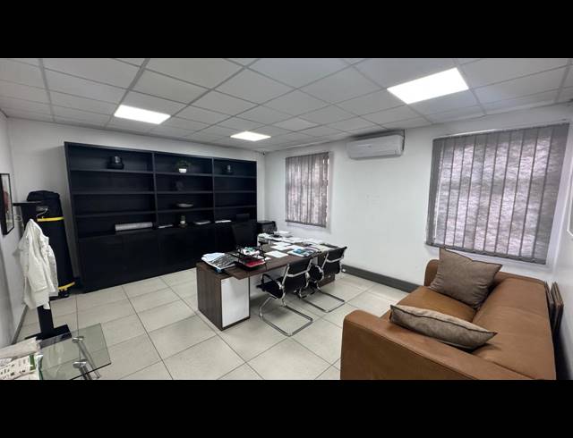 2,600M² WAREHOUSE FOR SALE IN WYNBERG